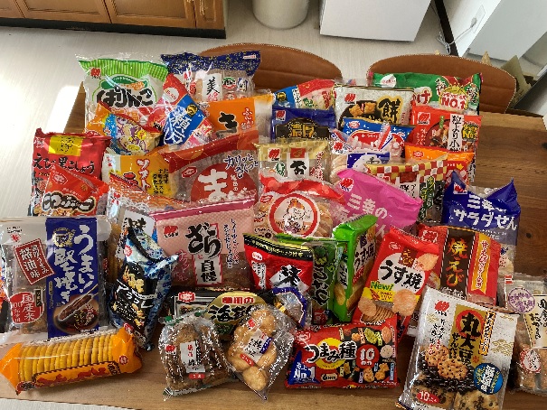 メセナ合同会社鈴木様から頂戴したお菓子を各施設にお届けしました。
