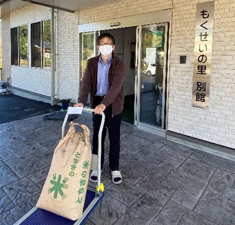 栃木市大平町の田中ご夫妻から、各施設へお米の寄贈を仲介しました。